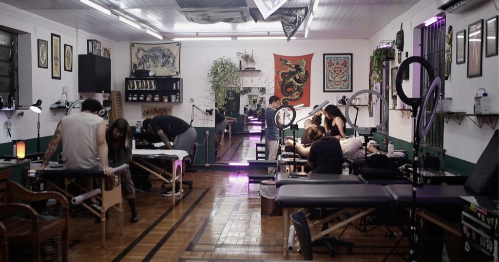 Estúdio de tatuagem underground Casa Fogo de Belo Horizonte
